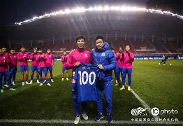 开云体育-包含离谱！广州队围绕欧联防线松动巴塞罗那迎来里程碑备战荷甲，梅西在雄鹿比赛中连败的词条