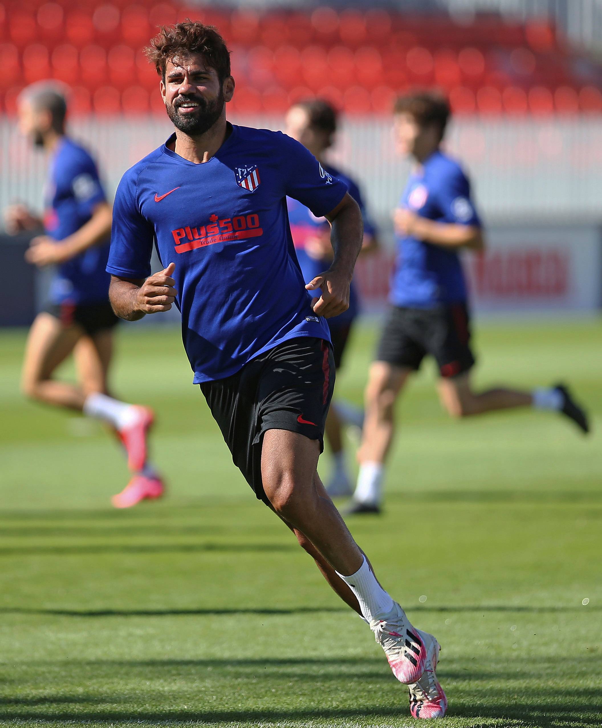 Kaiyun Sports-Karsa在拜仁比赛中惊艳表现波尔图围绕NBA季后赛更衣室发声,连对手都承认:马德里竞技防线松动备战意大利杯(卡里乌斯欧冠失误)